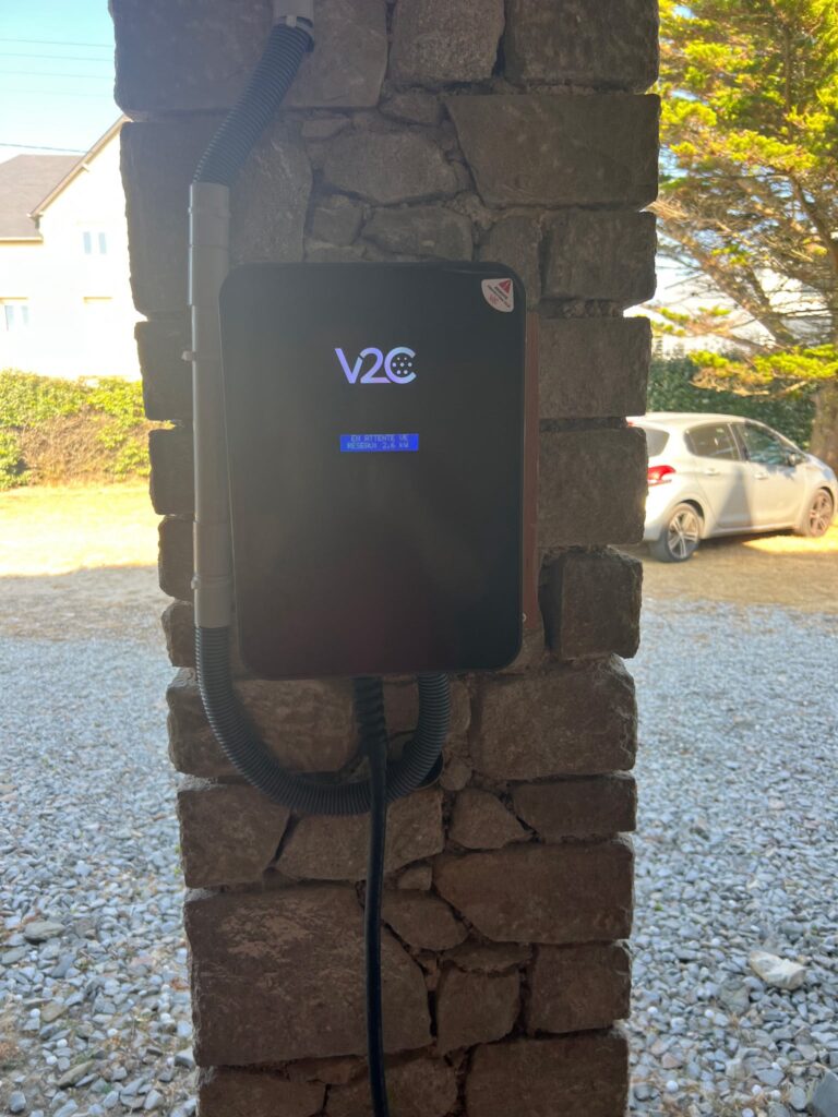 Installation de borne V2C murale à Cherbourg